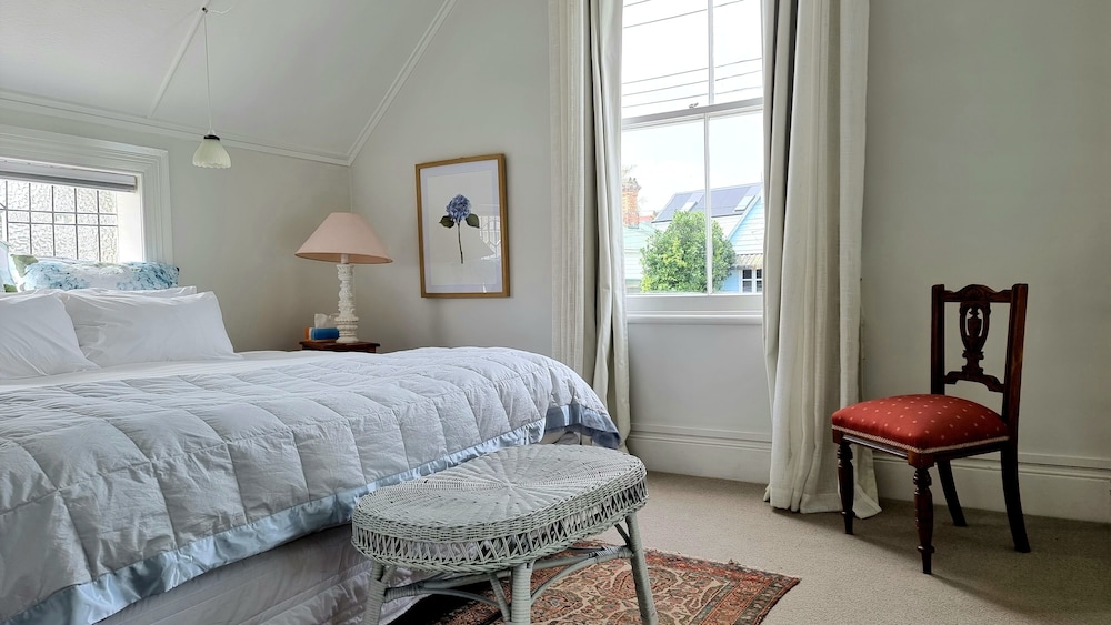 Timeless Heritage Grey Lynn 2BR Beauty view 3