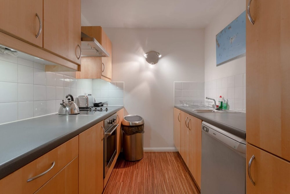 A Spacious 2 Bedroom Apartment In Aldgate East