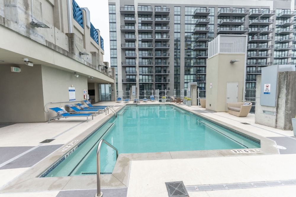 Midtown Luxepad 1b1b Rooftop Lounge Pool Gym Xbox