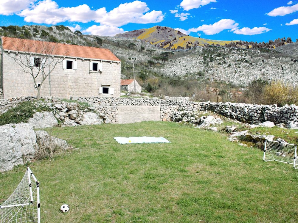 Stone Holiday Home in Brotnice Dalmatia with Outdoor Hot Tub view 5