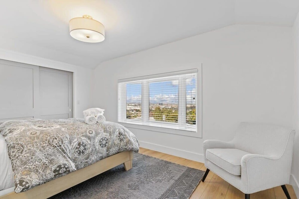 @ Marbella Lane - 3BR W/sweeping Views of Bay Area