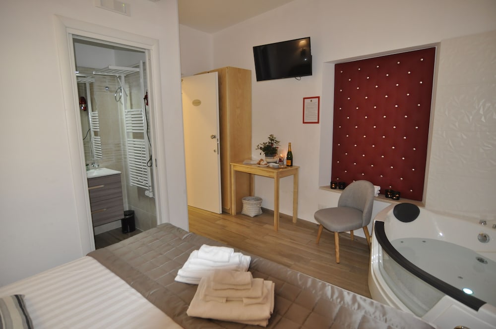 Flatinrome Trastevere Deluxe Rooms