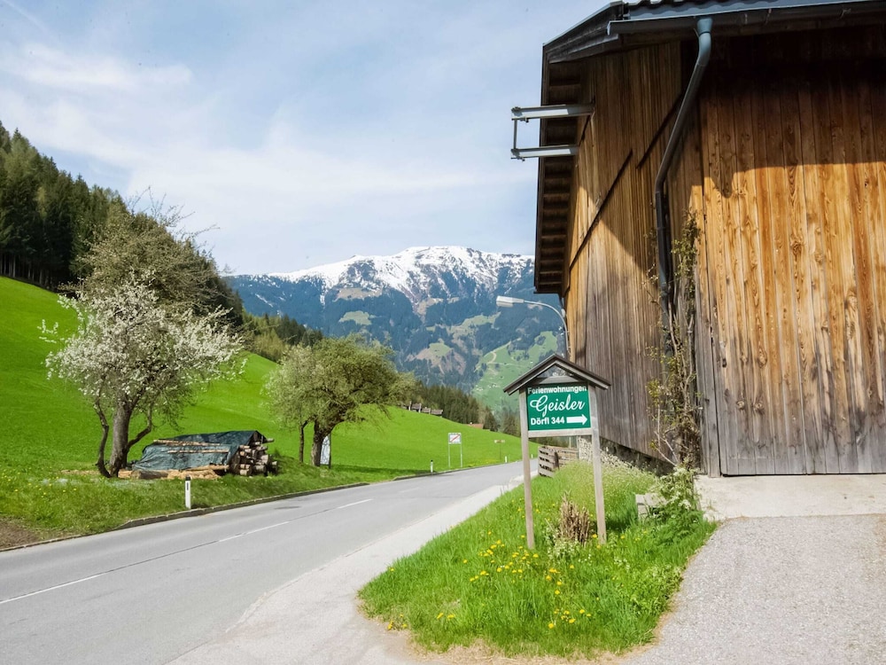 Lovely Apartment in Hainzenberg Next to Forest