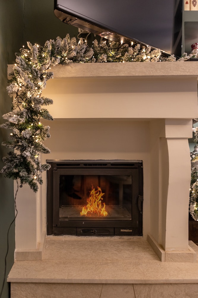 Rock Dandy La Maison De L’Ours | Top Fireplace Retreat
