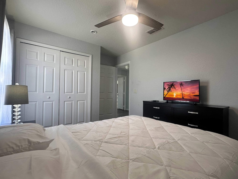 Family Villa 5 Bedroom Near Disney World