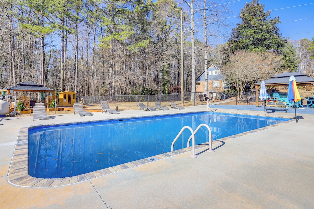 Private Hot Tub & Sauna: Georgia Nature Retreat!