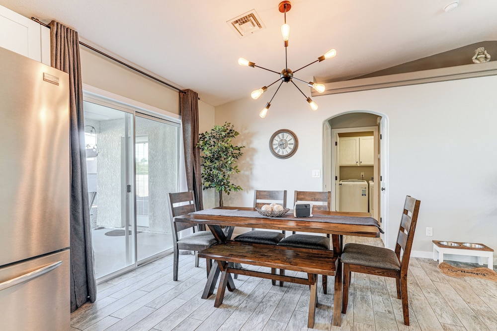 3 Mi to London Bridge: Home w/ Patio & Grill!