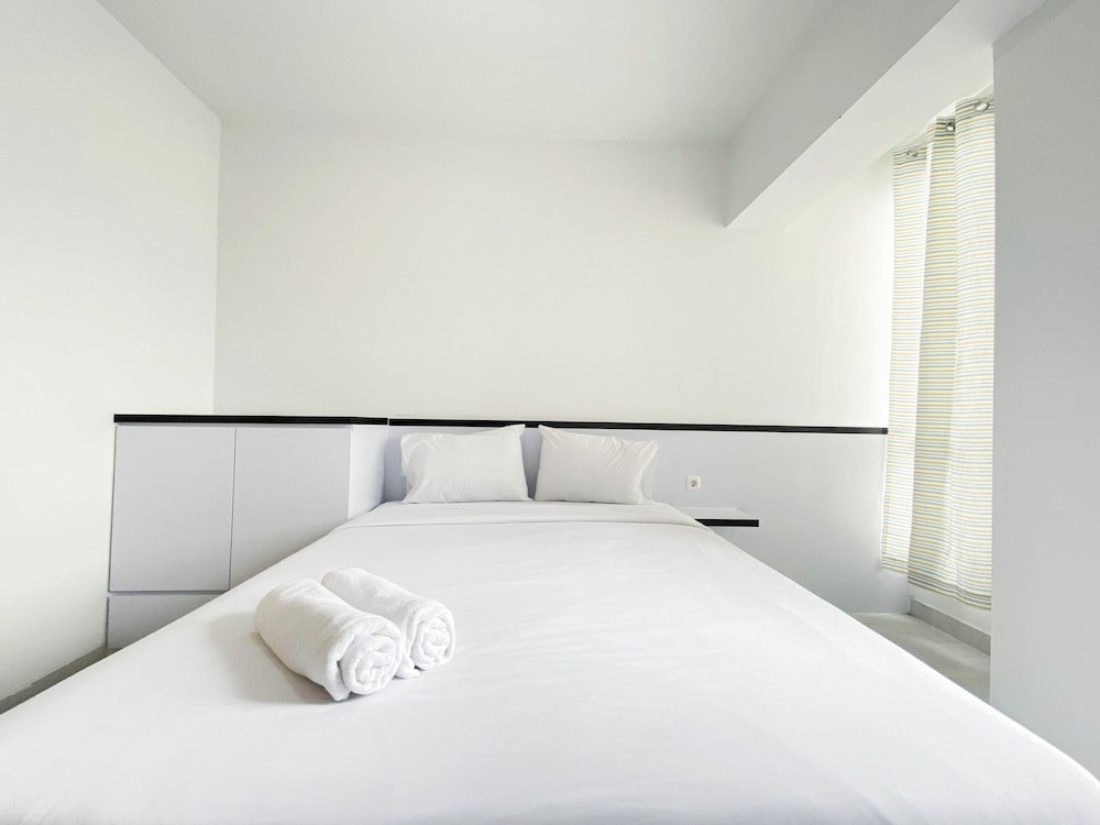 Homey And Cozy Studio Apartment At The Alton