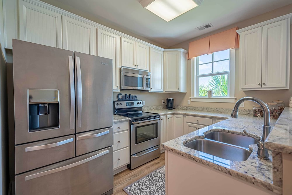 Resort Amenities: Chic North Myrtle Beach Condo! view 4