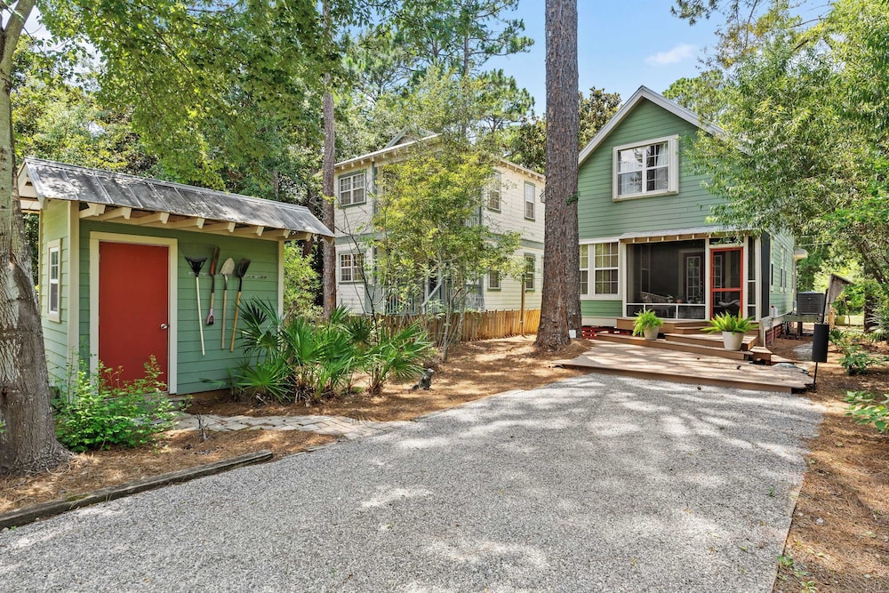 Bayou Bungalow by Avantstay Walk to Boat Ramp & Bay Private Yard