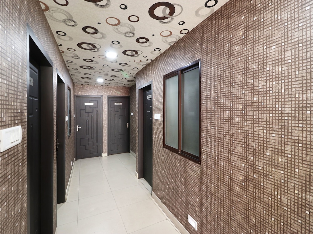 OYO 11722 Crystal Guest House