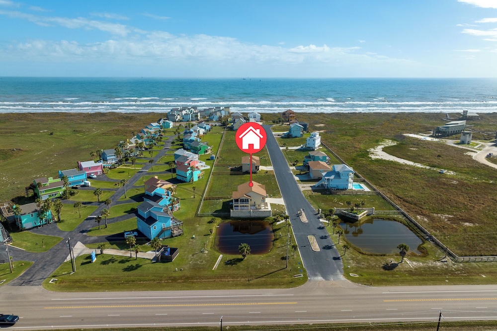 Huge Vacation Home! Community Boardwalk to the Beach
