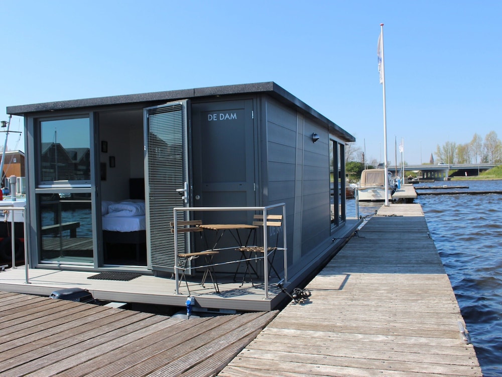 Modern Houseboat With air Conditioning Located in Marina