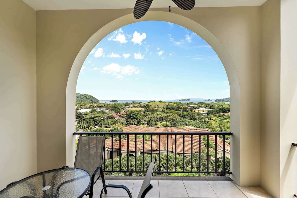 Coco Top-Floor 3-BD Ocean-View Unit at Pacifico By SPCR