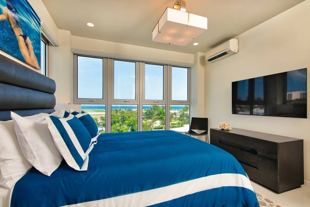Stylish Paradise Luxury Waterfront Apartment at Soleil Residences