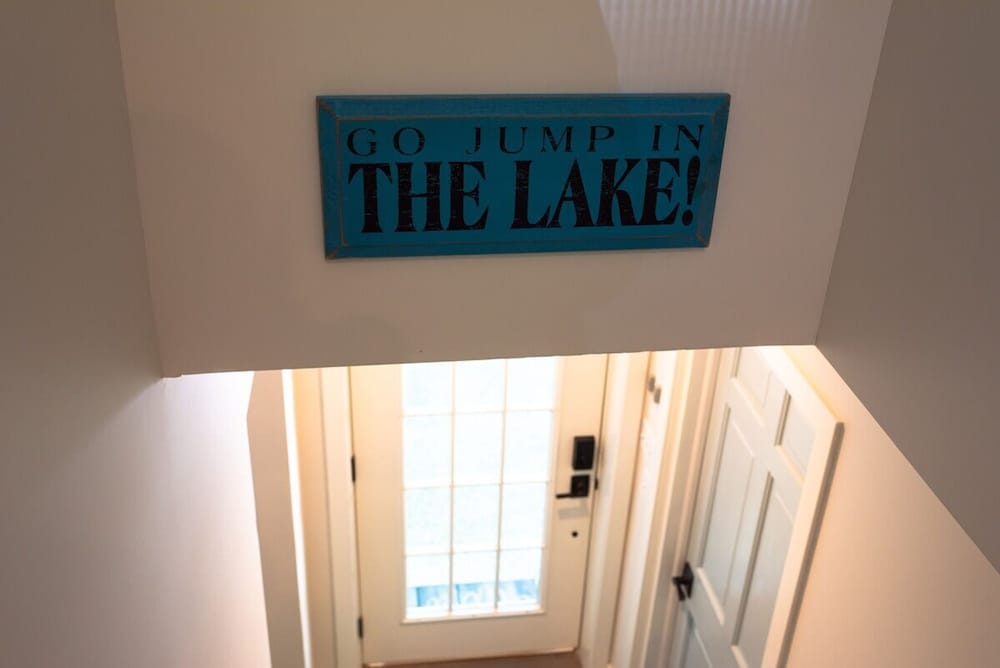 Beach View Cottage - On the Lake