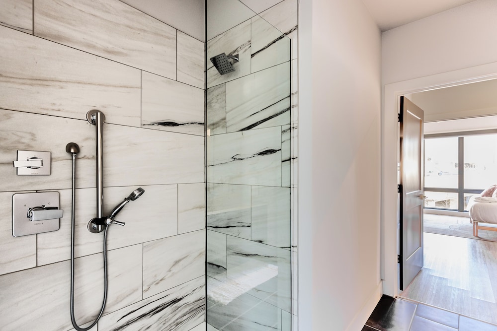 The Odyssey Apartments – by AvantStay Designer Stay in Midtown