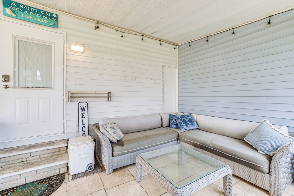 4 Mi to Dtwn Sarasota! Family Home w/ Pool Access