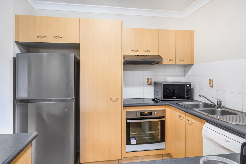 2-bed Family Haven With Pools, BBQ & Playgrounds