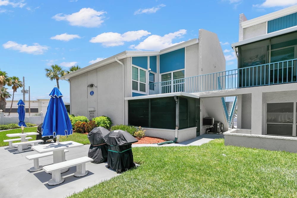 Madeira Beach Yacht Club 151H by Distinctive Beach Rentals