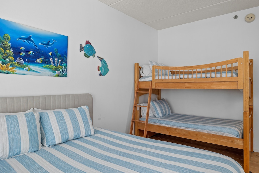 Las Villas Condo Unit 301 - 5 Night Minimum Stays 3 Bedroom Condo