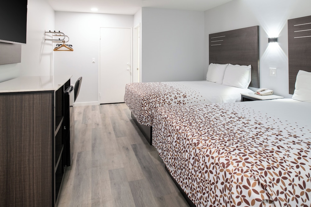 Beach Inn - A Huntington Beach Motel