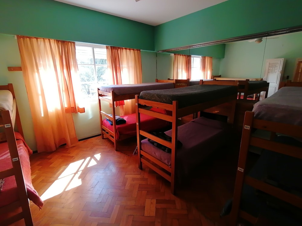 Alamo Hostel & Suites