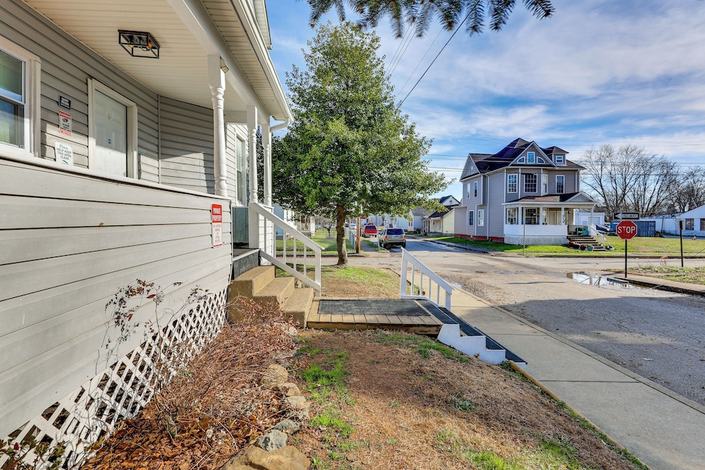 1 Mi to Camden Clark: Central Parkersburg Condo