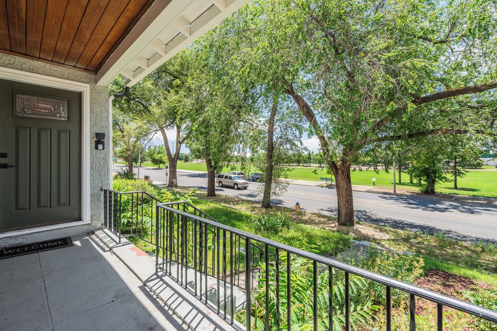 1318 E Pikes Peak