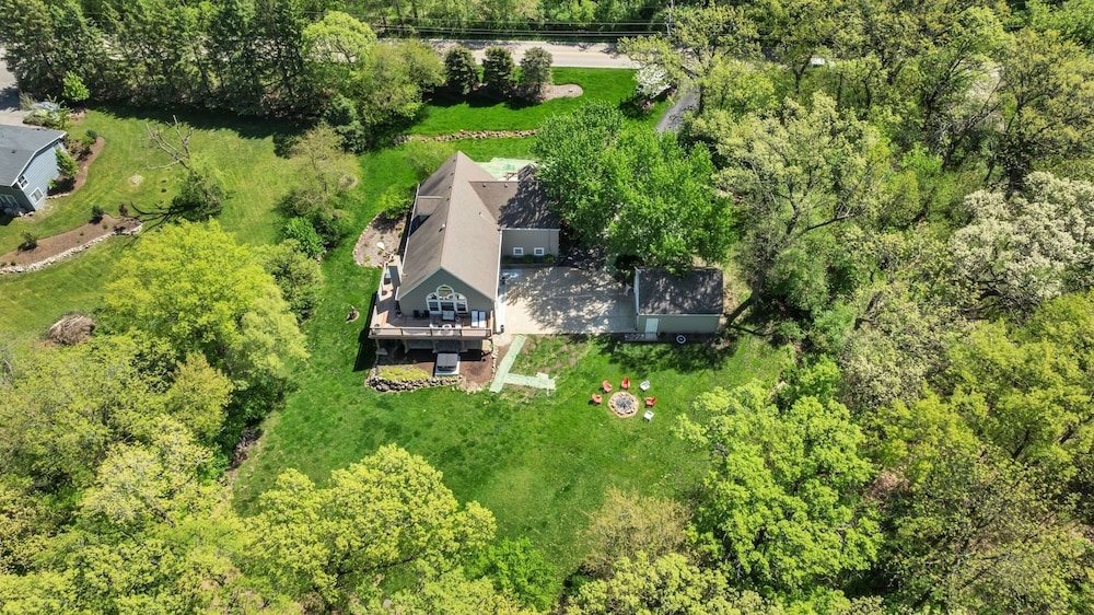 Spacious 5br Family-friendly Oasis W/ Hot Tub 5 Bedroom Home by RedAwning view 5