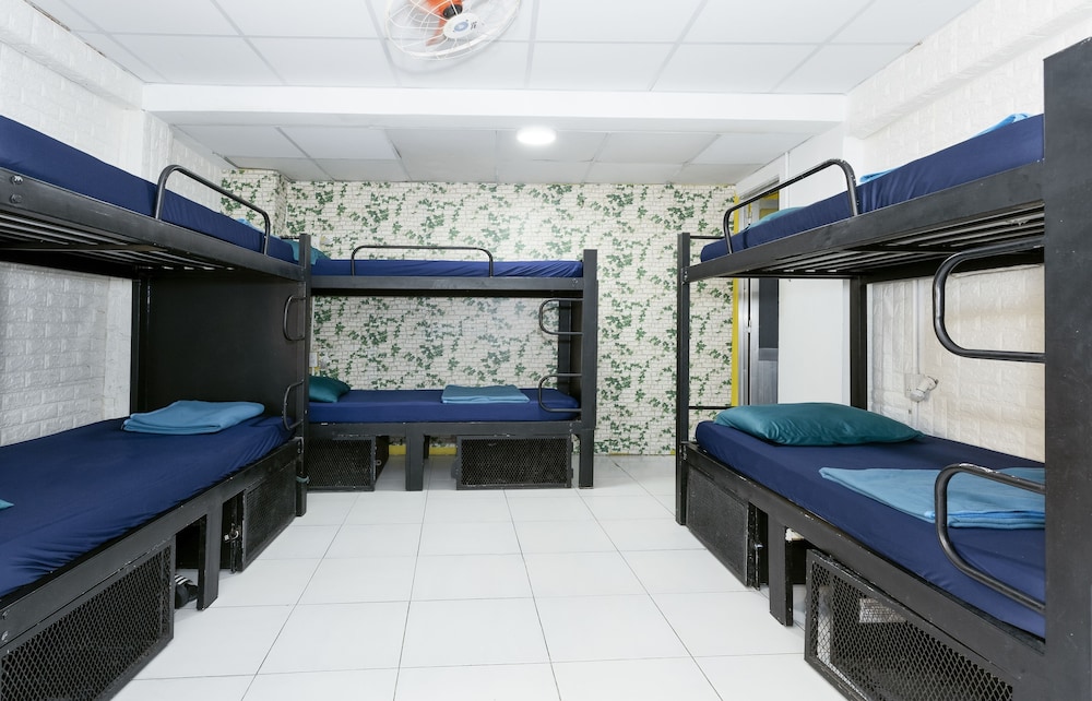 Hangout Hostel HCM