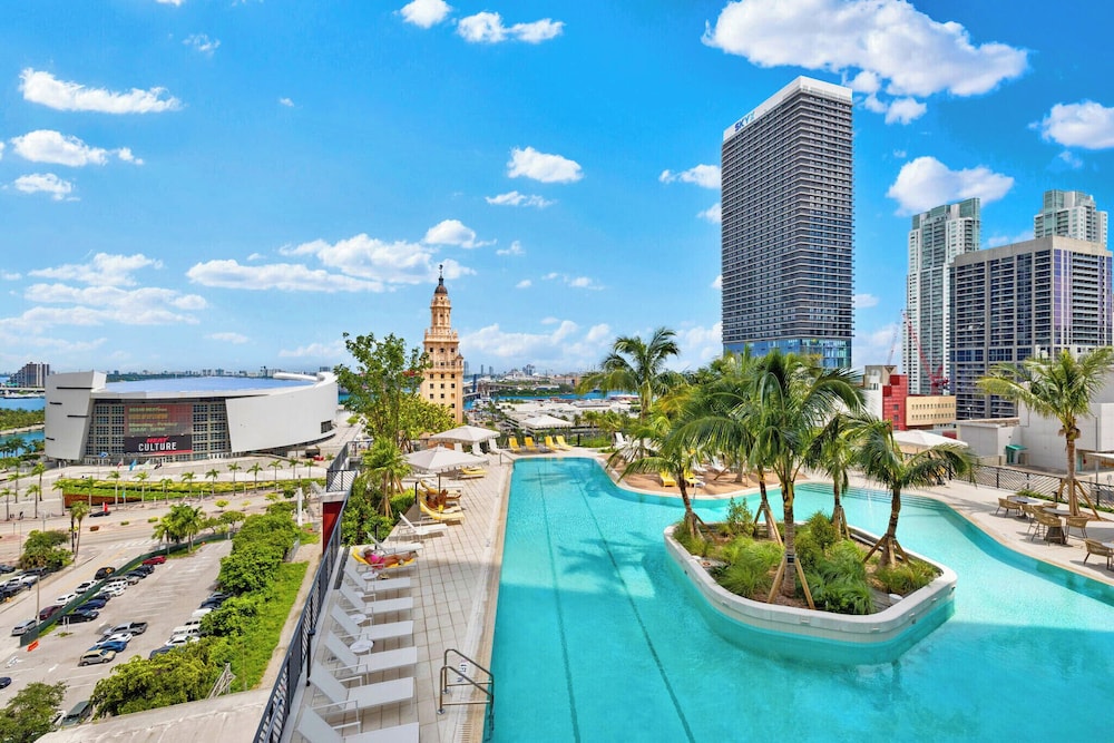 Luxury 49FL Condo with City Views