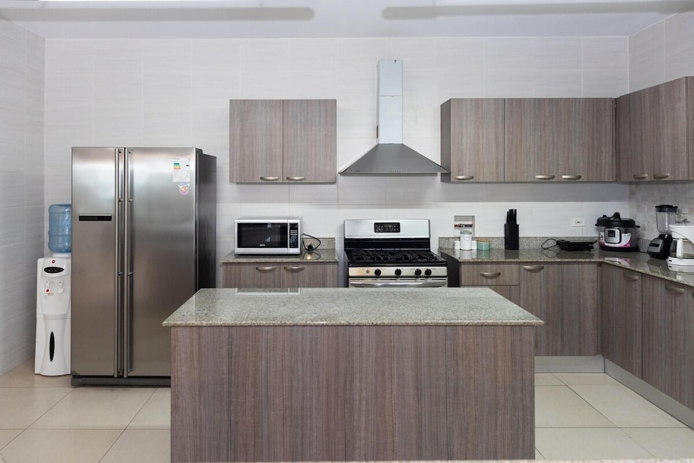 The Golf-view Condo by Acomodo