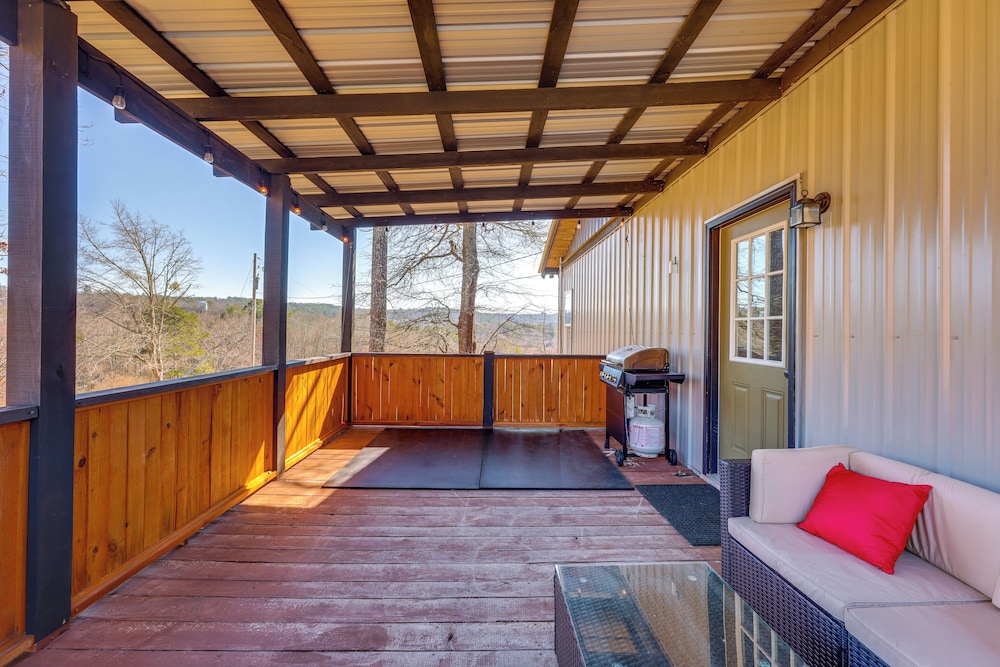 Peaceful Cabin w/ Mtn Views & Grill in Altoona!