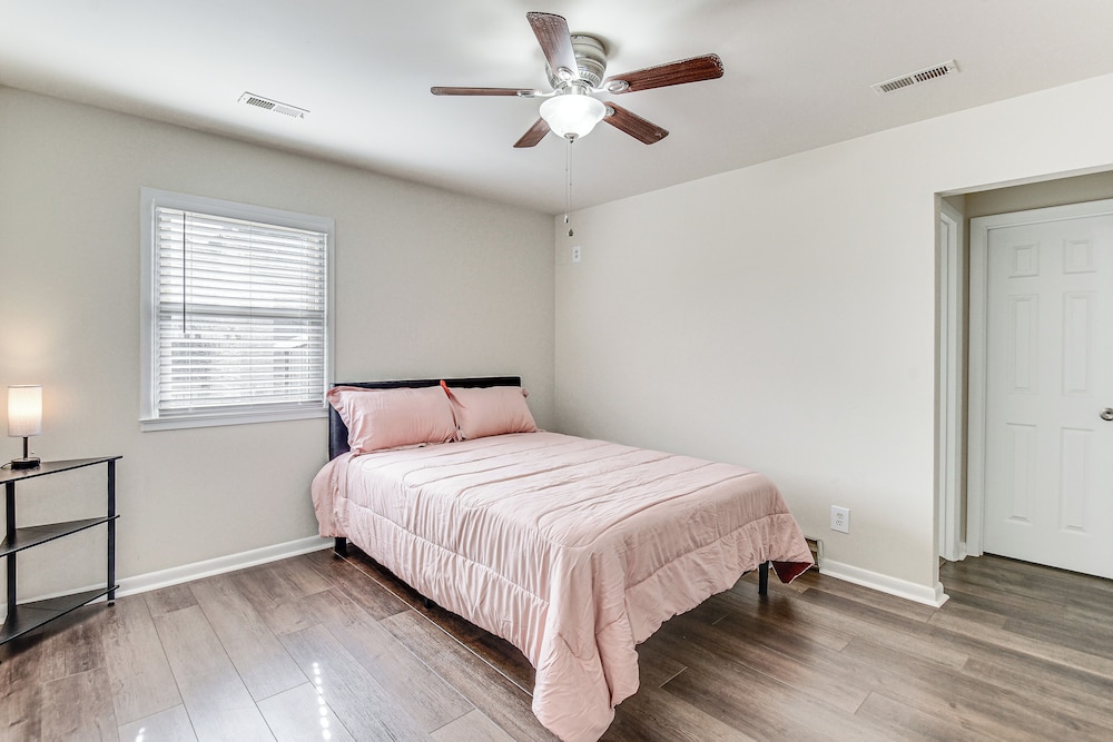 3 Mi to Huntington Beach: Hampton Family Home!