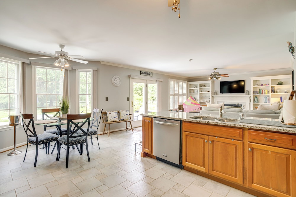 Waterfront Home w/ Hot Tub in Bozman Village!