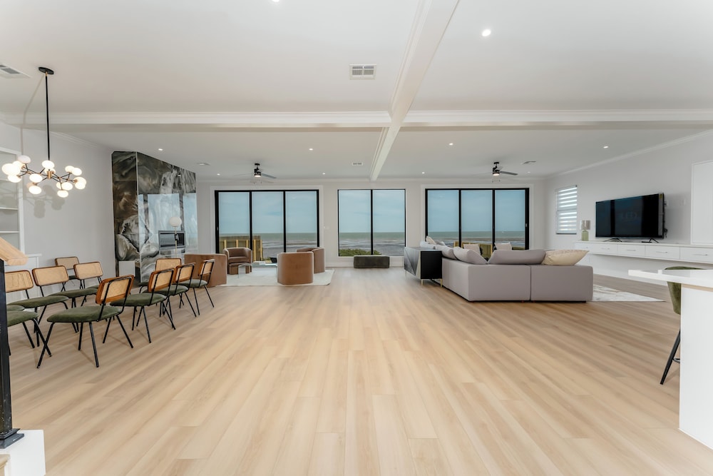 Spacious Bay
