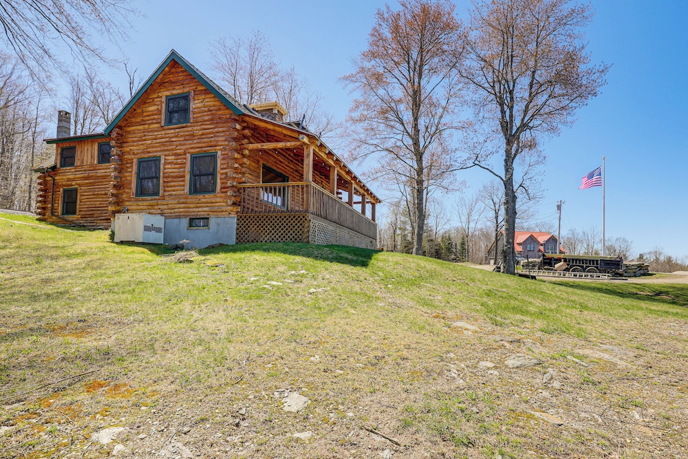 Near Trails, Lakes & Slopes: Cabin in Walpole!