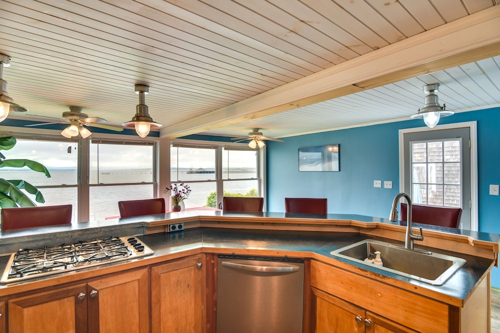 Massachusetts Vacation Rental: 5 Mi to Fall River