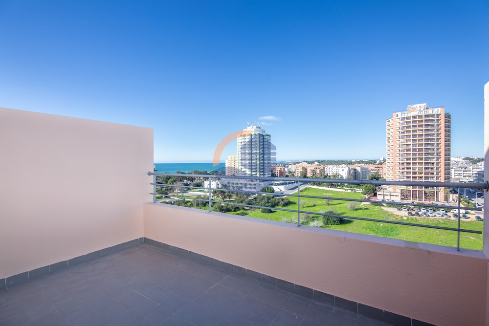 10 in Portim o With 1 Bedrooms and 1 Bathrooms