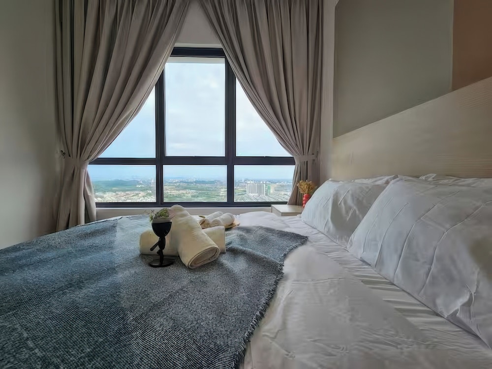 Trefoil @ Setia City Condotel