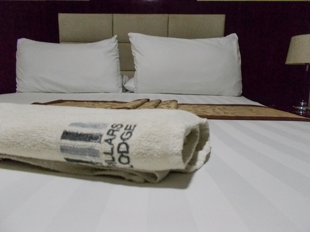 Four Pillars Lodge