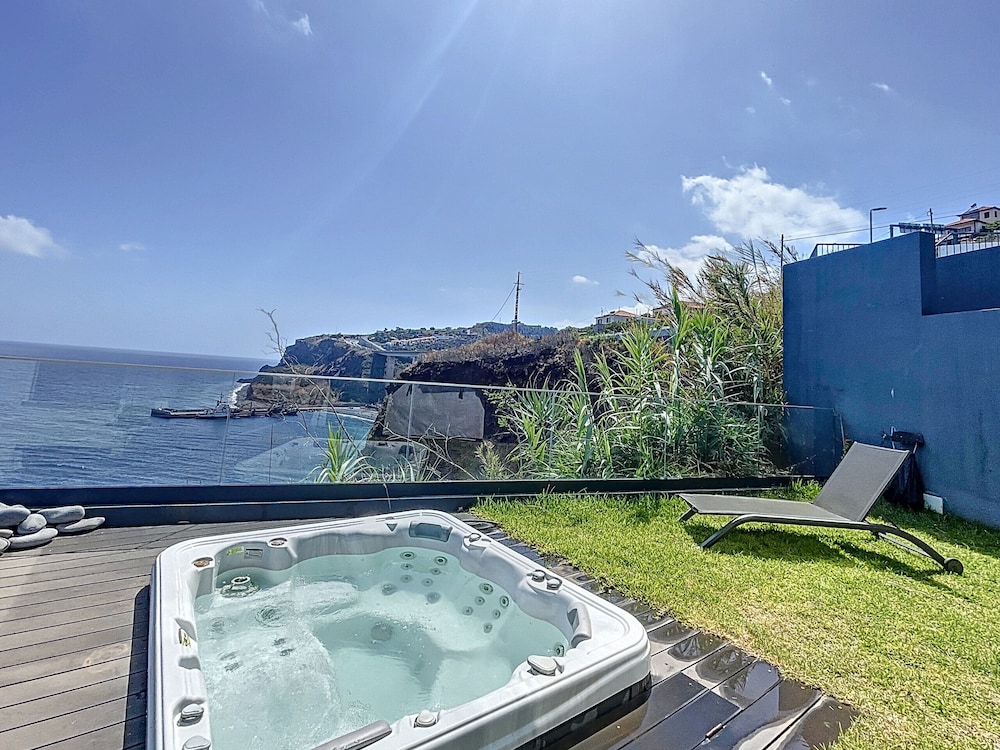 Cliff Ocean Apartment by Atlantic Holiday