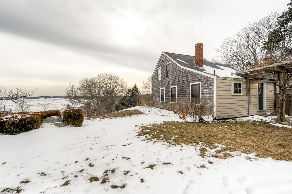 Ipswich Cottage: Beautiful Views, 5 Mins to Beach