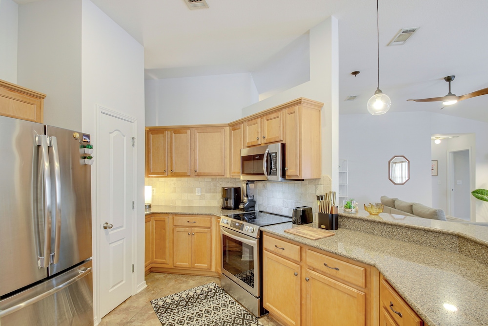 3 Mi to Escambia Bay: Home w/ Deck & Private Yard!