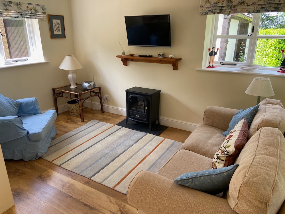 Oke Apple Cottage view 2