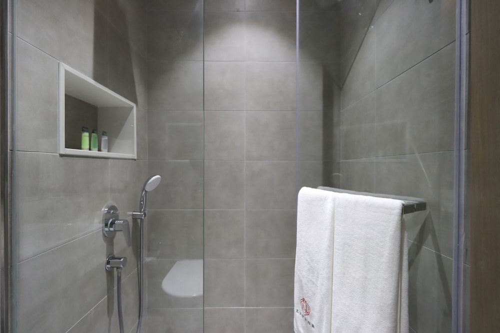 Panoramic 2BR at District One