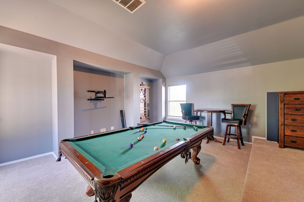 Shop, Play & Explore: Family Home in Allen