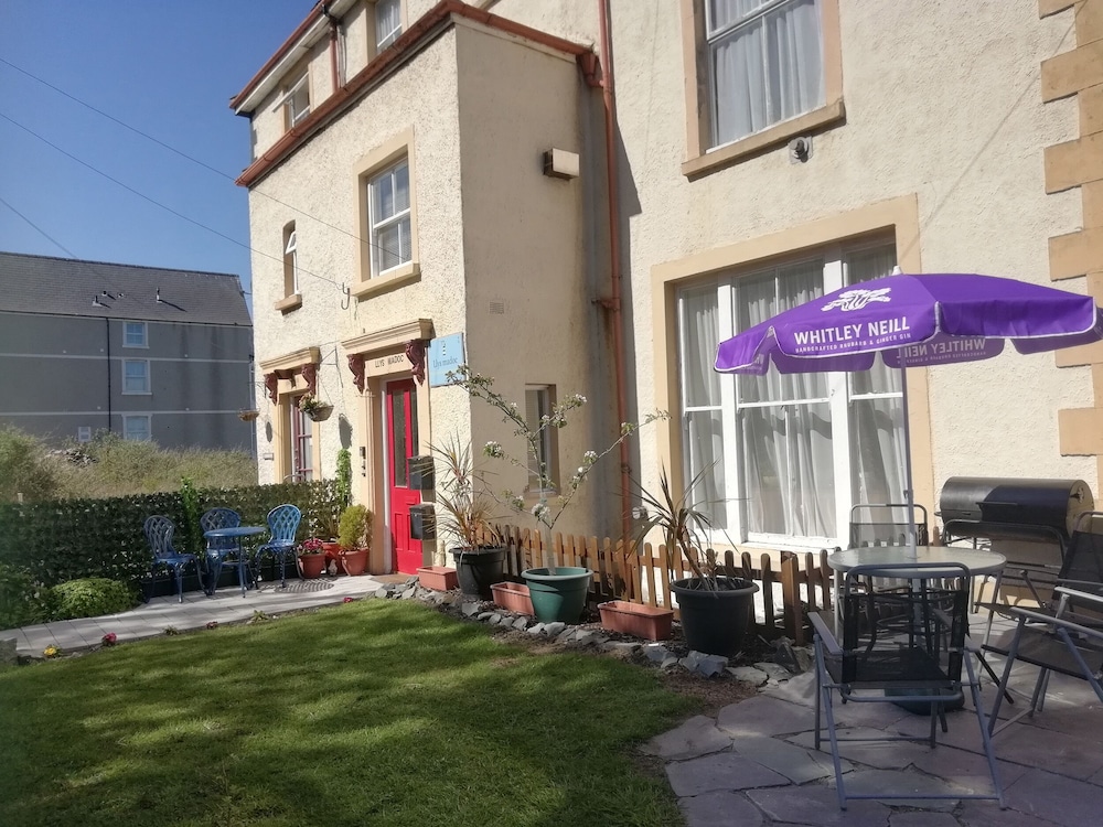Llys Madoc, The Top Flat