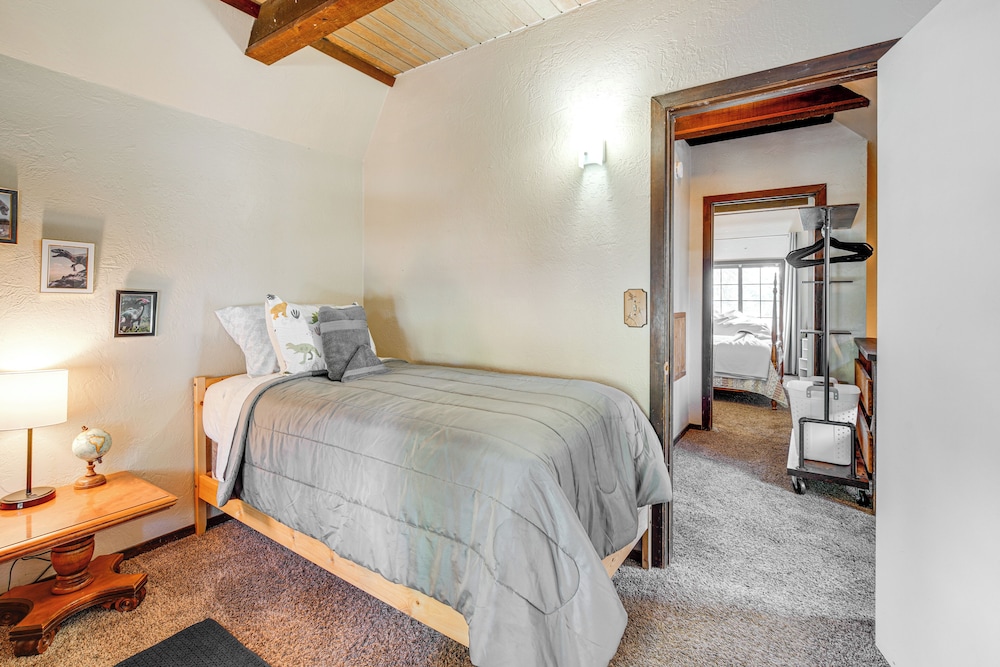 Near Lakes & Skiing: Cozy Sugarloaf Cabin w/ Yard